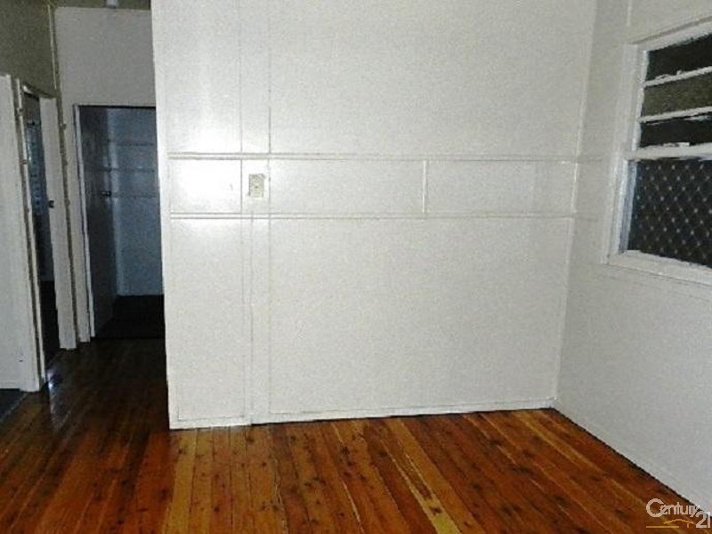 17 Ford Street, Rockville QLD 4350