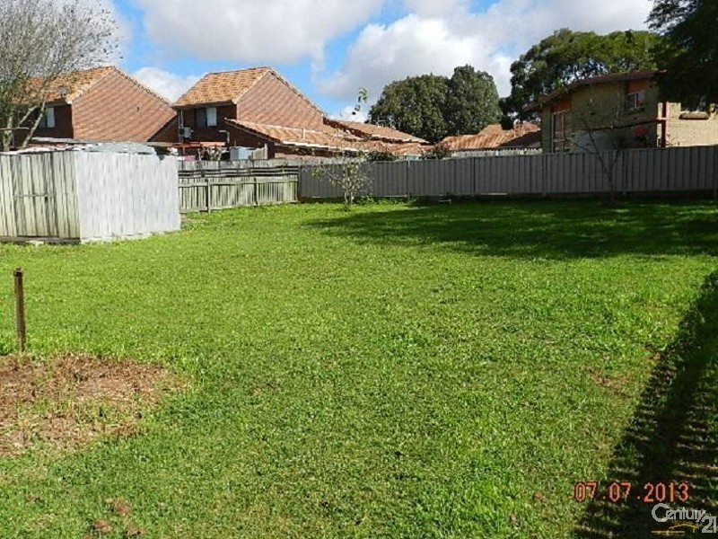 17 Ford Street, Rockville QLD 4350