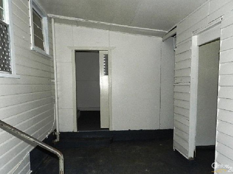 17 Ford Street, Rockville QLD 4350