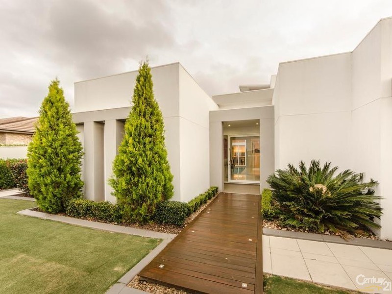 6 Saba Court, Middle Ridge QLD 4350