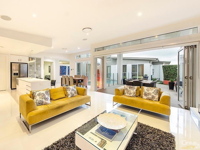 6 Saba Court, Middle Ridge QLD 4350