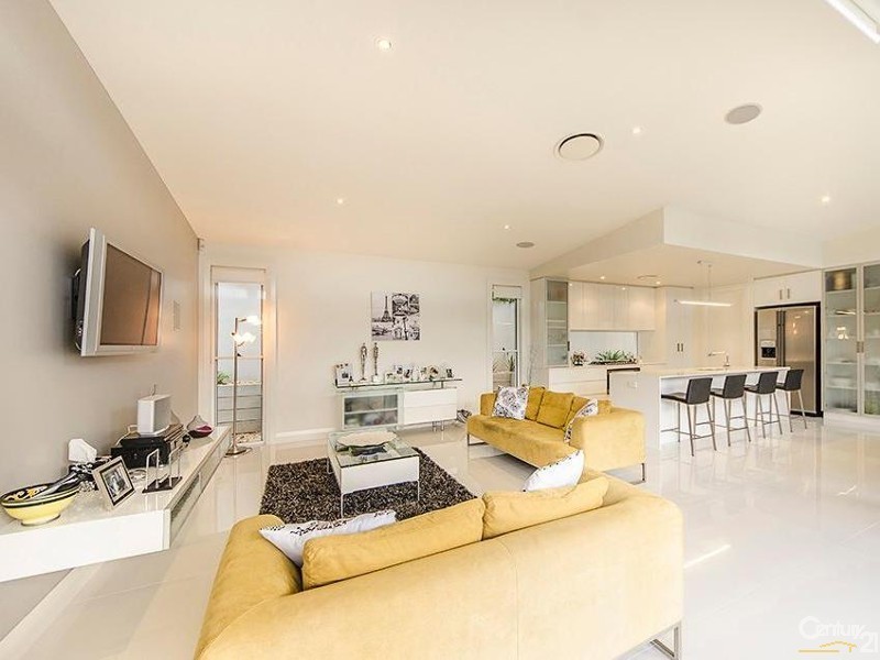 6 Saba Court, Middle Ridge QLD 4350