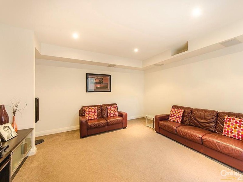 6 Saba Court, Middle Ridge QLD 4350