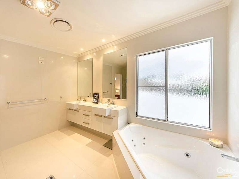 6 Saba Court, Middle Ridge QLD 4350