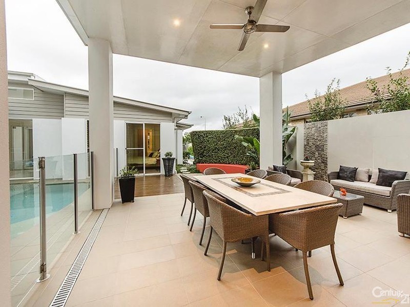 6 Saba Court, Middle Ridge QLD 4350