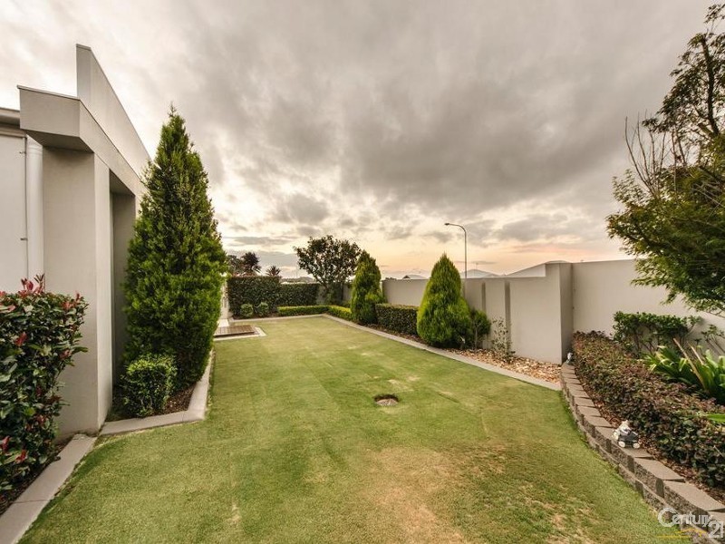 6 Saba Court, Middle Ridge QLD 4350