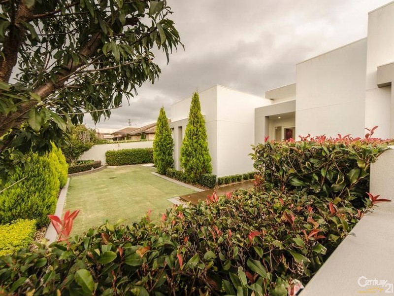 6 Saba Court, Middle Ridge QLD 4350