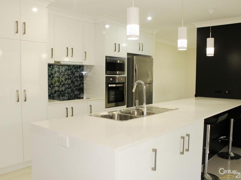 4 Chainey Court, Glenvale QLD 4350