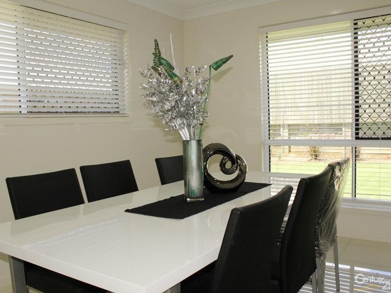 4 Chainey Court, Glenvale QLD 4350