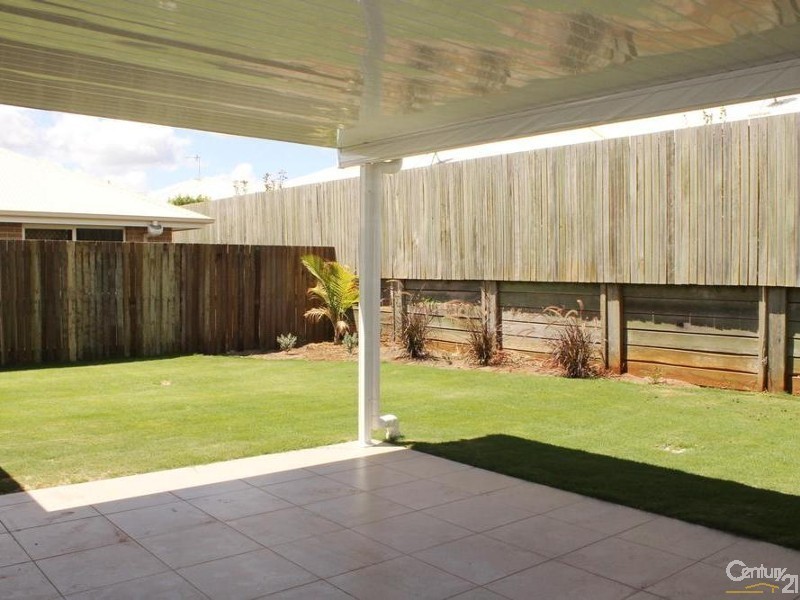 4 Chainey Court, Glenvale QLD 4350
