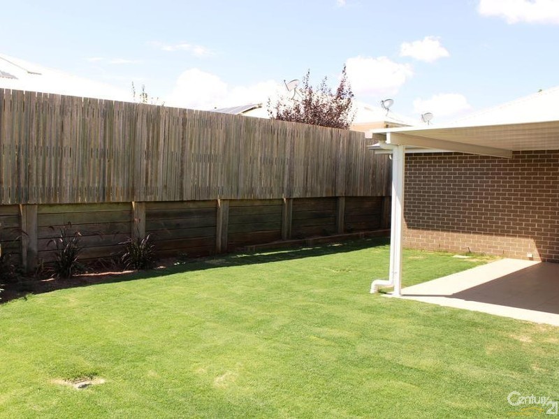 4 Chainey Court, Glenvale QLD 4350