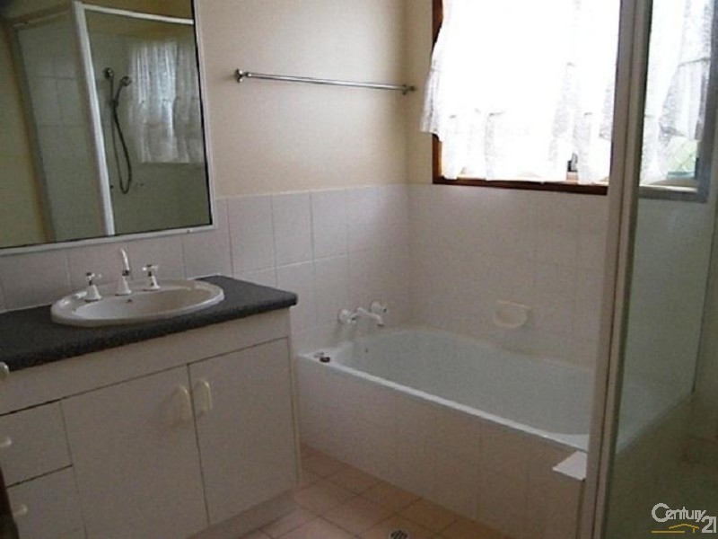 1/7 Suzanne Court, Kearneys Spring QLD 4350