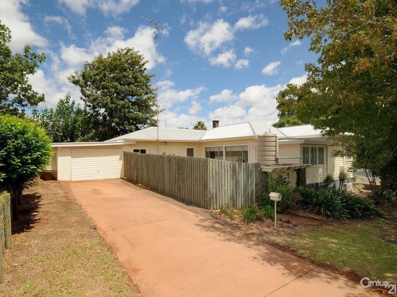 26 Ruthven Street, Harlaxton QLD 4350