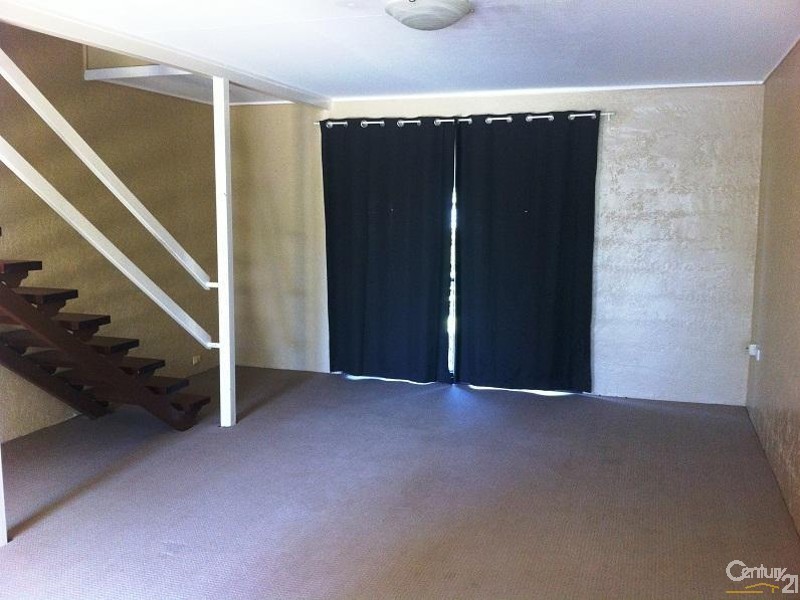 1/203 Campbell Street, Newtown QLD 4350