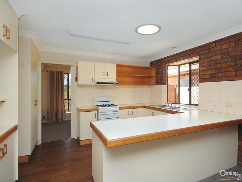 1 Lupin Court, Centenary Heights QLD 4350