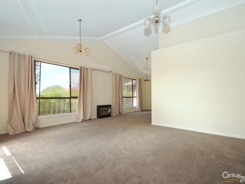 1 Lupin Court, Centenary Heights QLD 4350