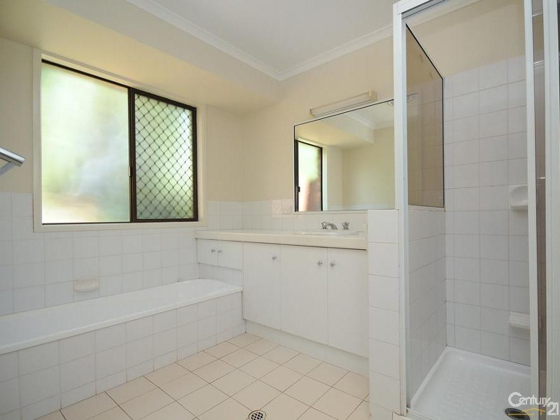 1 Lupin Court, Centenary Heights QLD 4350