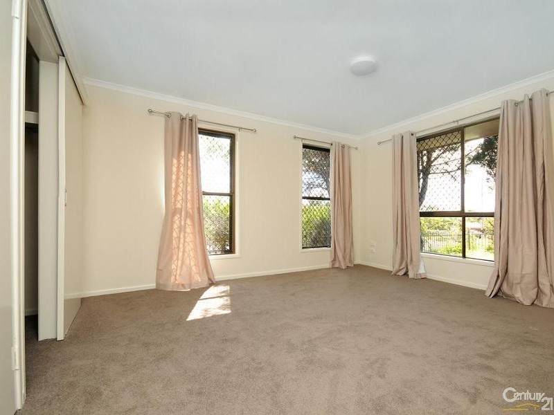 1 Lupin Court, Centenary Heights QLD 4350