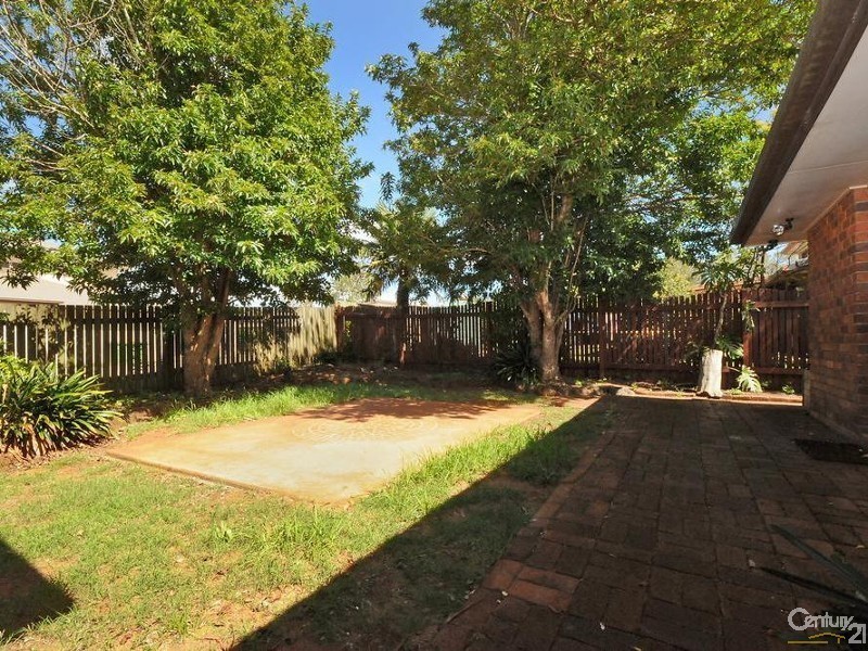 1 Lupin Court, Centenary Heights QLD 4350