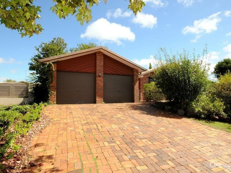 1 Lupin Court, Centenary Heights QLD 4350