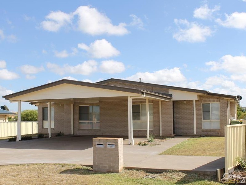 16 Debbie Court, Oakey QLD 4401