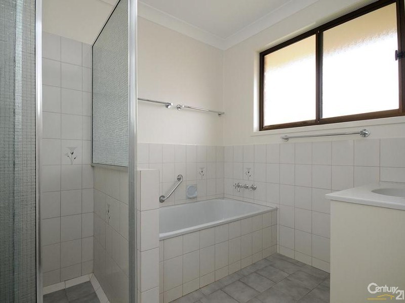 12 Smythe Street, Kearneys Spring QLD 4350