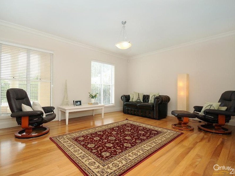 44 Harvey Street, Mount Lofty QLD 4350