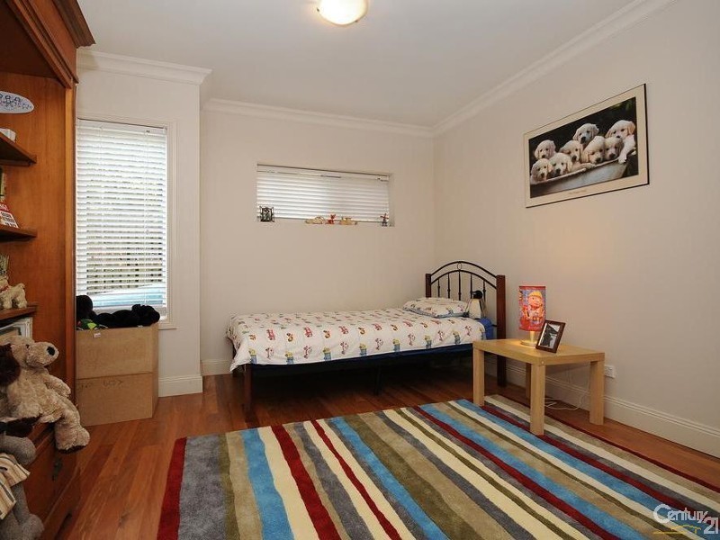 44 Harvey Street, Mount Lofty QLD 4350