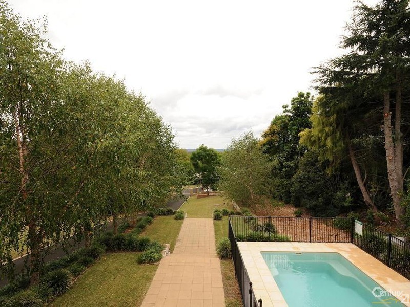44 Harvey Street, Mount Lofty QLD 4350