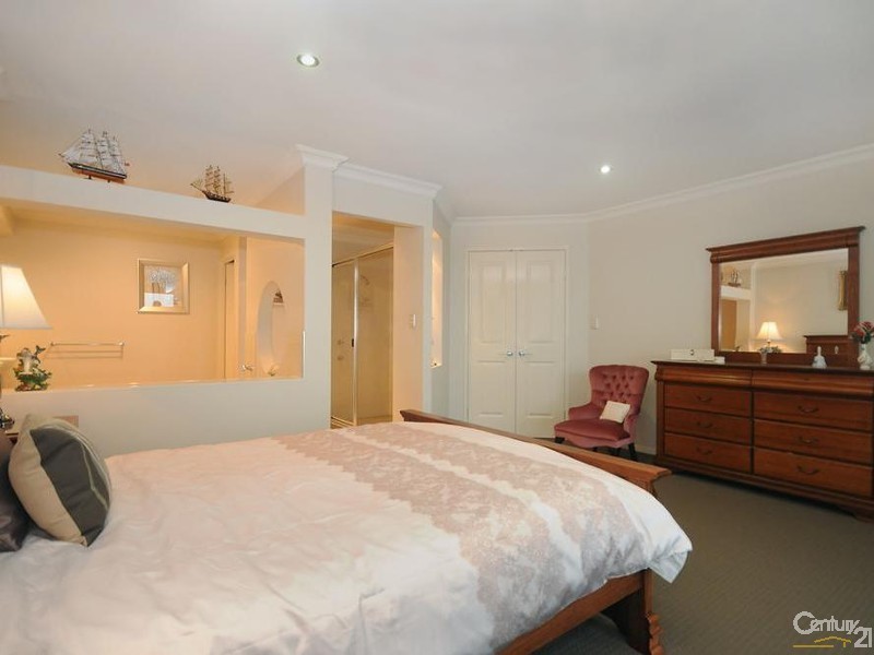 192 Rowbotham Street, Middle Ridge QLD 4350