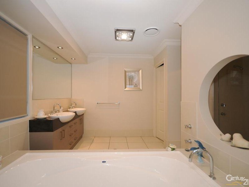 192 Rowbotham Street, Middle Ridge QLD 4350