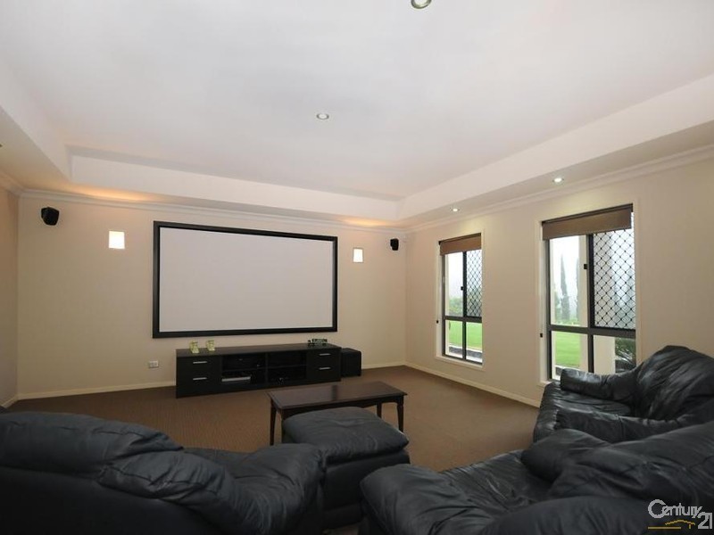 192 Rowbotham Street, Middle Ridge QLD 4350