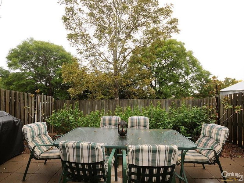 10/247 Herries Street, Newtown QLD 4350