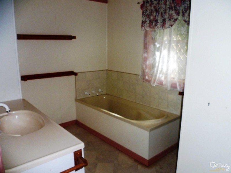 19 Swallow Court, Newtown QLD 4350