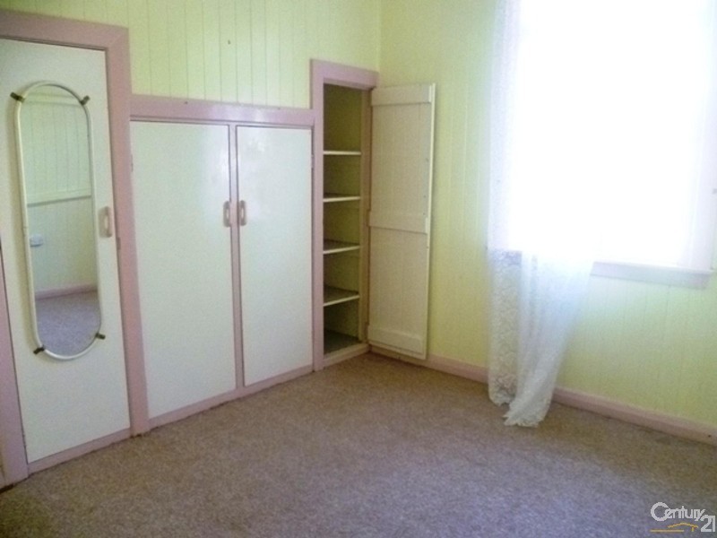 19 Swallow Court, Newtown QLD 4350