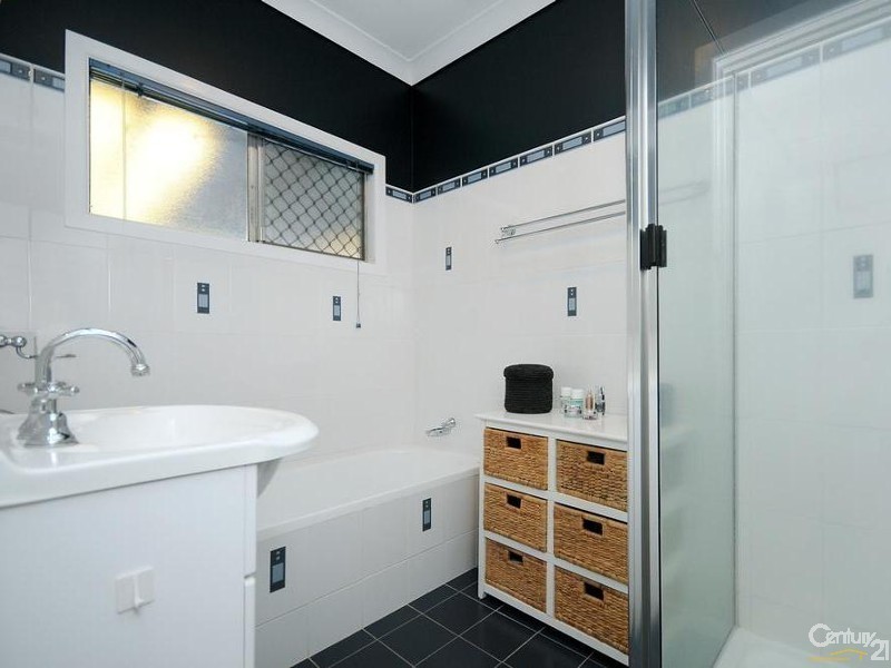 275 West Street, Harristown QLD 4350