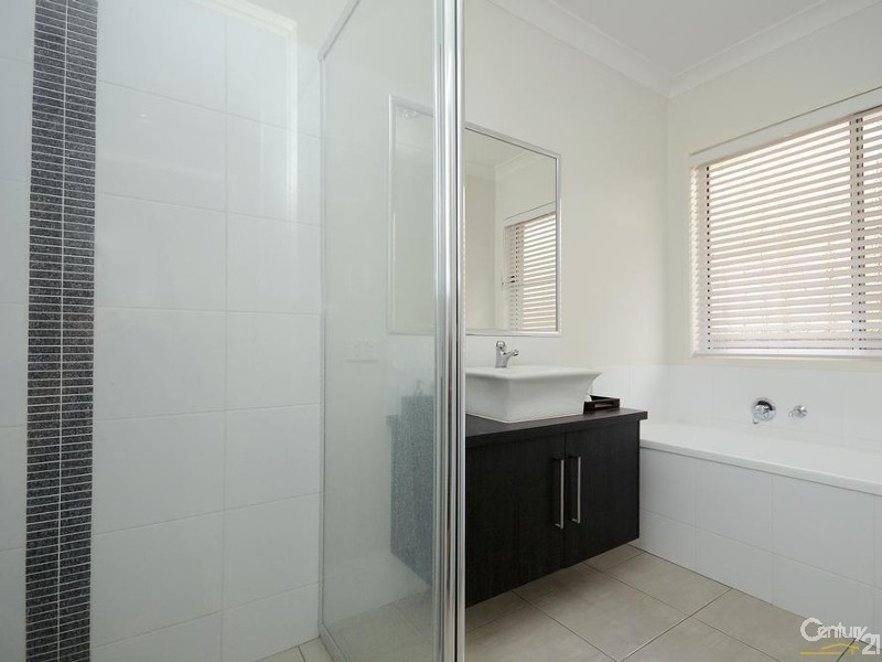 22 Piccadilly Court, Mount Lofty QLD 4350