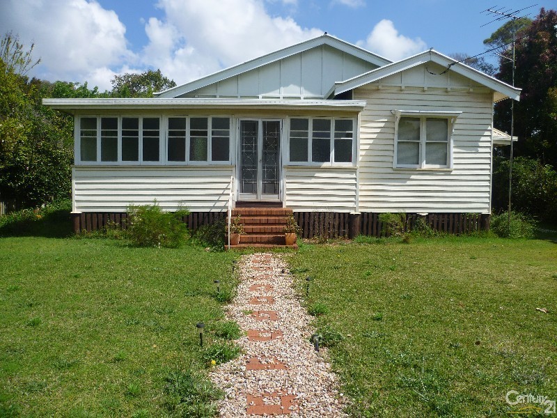 212 Campbell Street, Newtown QLD 4350