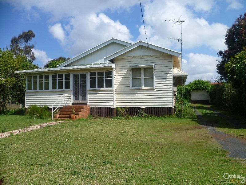 212 Campbell Street, Newtown QLD 4350