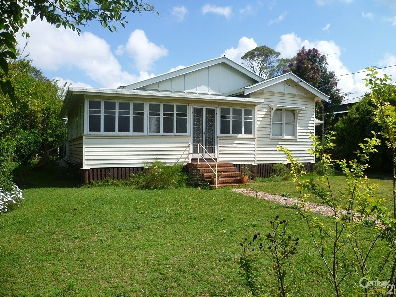 212 Campbell Street, Newtown QLD 4350