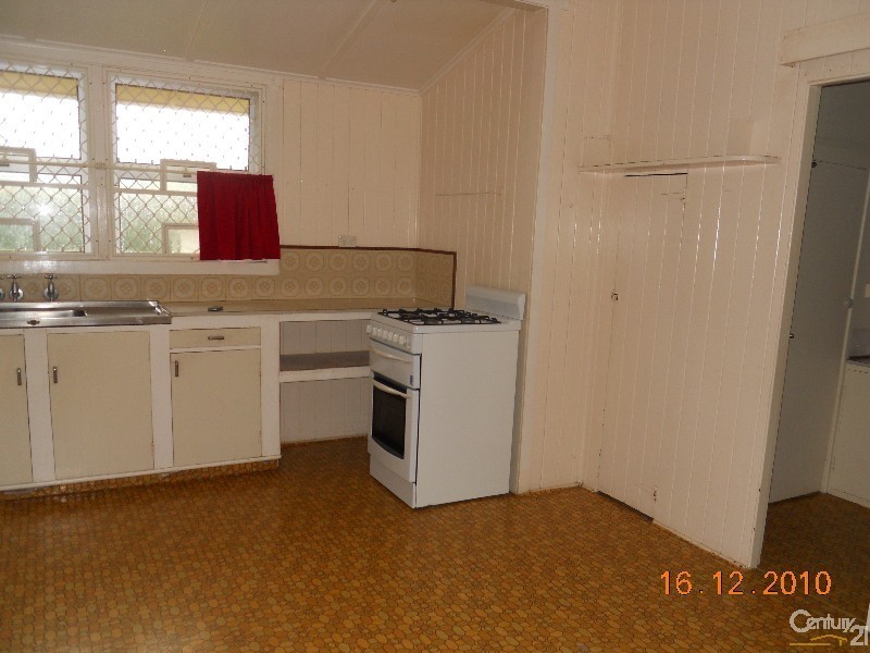 212 Campbell Street, Newtown QLD 4350