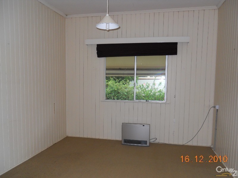 212 Campbell Street, Newtown QLD 4350