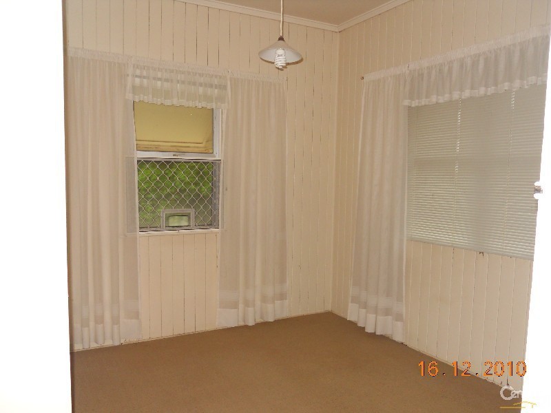 212 Campbell Street, Newtown QLD 4350