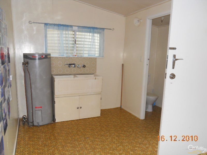 212 Campbell Street, Newtown QLD 4350