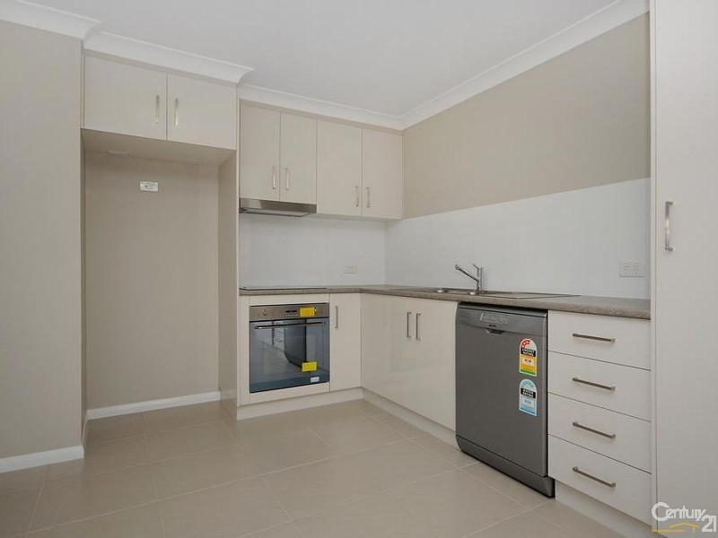 2/37 Boyett Street, Centenary Heights QLD 4350