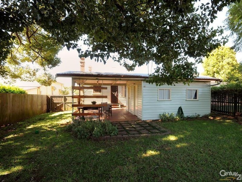 3 Victor Street, East Toowoomba QLD 4350