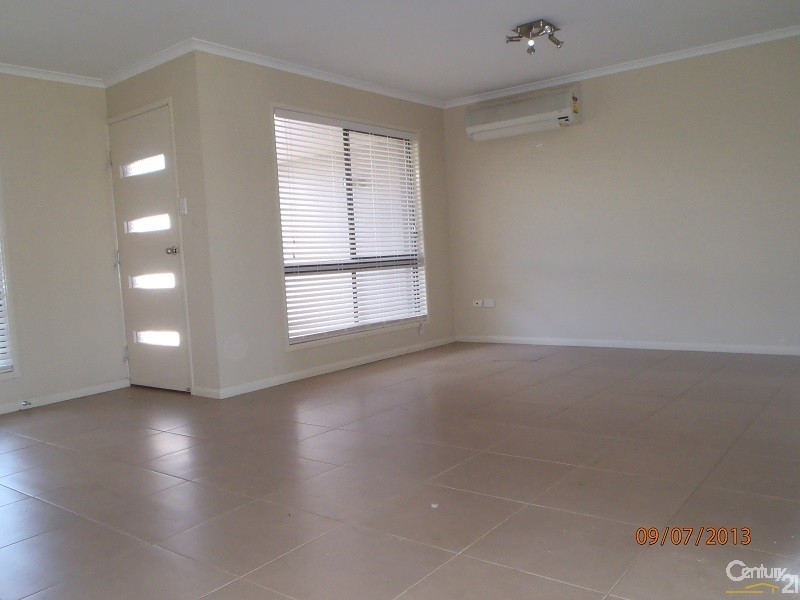 15 Gibson Street, Wilsonton QLD 4350