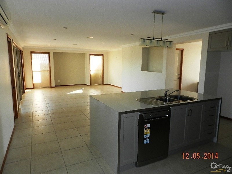 375 Mackenzie Street, Middle Ridge QLD 4350