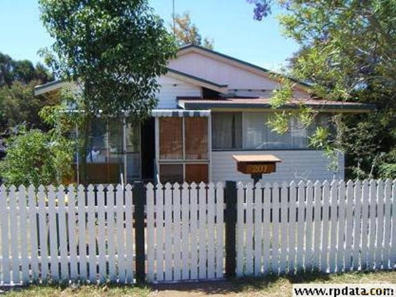 207 Campbell Street, Newtown QLD 4350