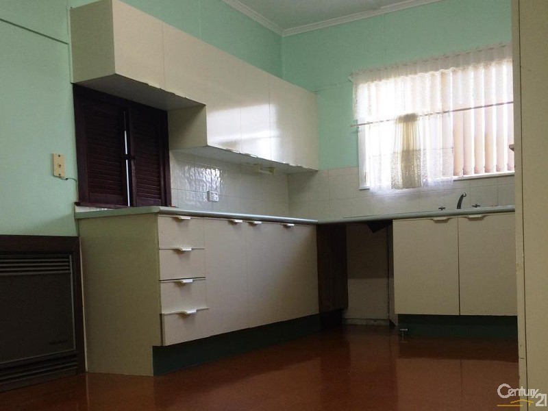 32 Joyce Street, South Toowoomba QLD 4350
